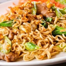 มาม่าผัดไก่สับ