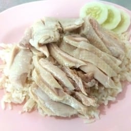 ข้าวมันไก่พิเศษ+น้ำดื่มอควาฟิน่า 550 ml