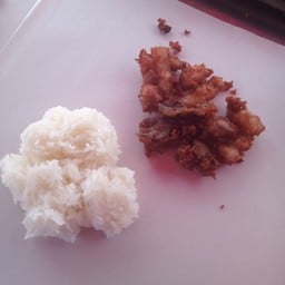 หมูทอดเจียงฮาย หมูทอดกระเทียม ตลาดสวนสุพรรณ