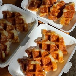 Set ครอฟเฟิล 4 ชิ้น อบร้อนๆๆ ฟรี1 ดิป