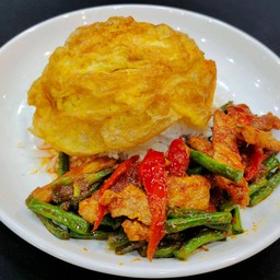 ข้าวราดผัดพริกแกง