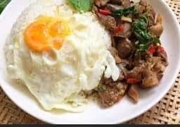 (เซ็ตคู่ถูกใจ) ข้างกระเพราเครื่องในไก่ไข่ดาว