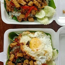 ข้าวกระเพราหมูยอ