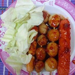 ร้านลูกชิ้นทอด ยายน้อย