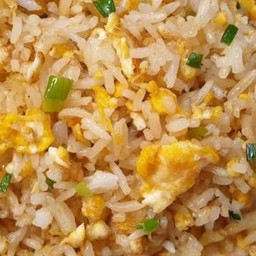 ข้าวผัดหมูสับไข่แดงเค็ม