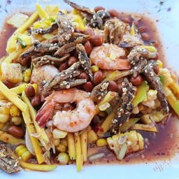 ยำมะม่วงกุ้งสุก
