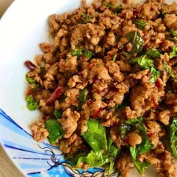 กะเพราหมูสับ (กับข้าว)