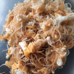 เพิ่มเส้นหมี่คลุกไข่