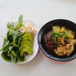 ลำแต๊แต๊ ก๋วยเตี๋ยวไก่มะระ