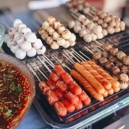 ลูกชิ้นปิ้ง (ฮาลาล) ราม182 by มีนา~ชามิล ปากซอยราม 182