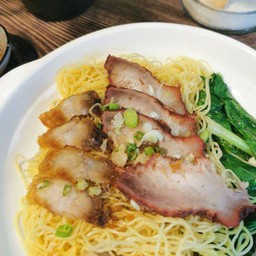 บะหมี่หมูแดงหมูกรอบ