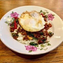 ข้าวกะเพราหมูสับ ไข่ดาว