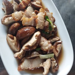 เห็ดหอมผัดหมูกรอบ