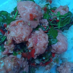 ผัดกะเพราแหนม