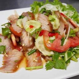 ยำคอหมูย่าง