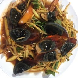ยำมะม่วงไข่เยี่ยวม้า
