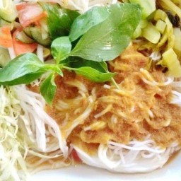 ร้านขนมจีนน้ำยาปักษ์ใต้ หลัง 7-11 ลาดสนุ่น