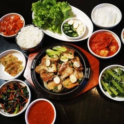 หมูสามชั้นย่าง เครื่องเคียง 4อย่าง ข้าว ผัก  (ซัมยอลซาล)