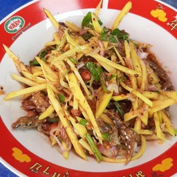 ยำมะม่วงปลากรอบ