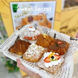 Sweet Secret ขนมครัวซองเนยฝรั่งเศษ  สาขาตลาดเจริญไร่ขิง