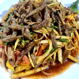 ยำมะม่วงปลากรอบ