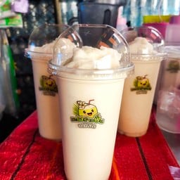 มะพร้าวน้ำหอมปั่นนมสด ตลาดสถานีรถไฟธนบุรี