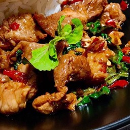 กะเพราหมูชิ้น (กับข้าว)