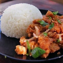 ข้าวยำไก่แซ่บ