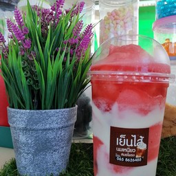 สตอเบอร์โยเกิร์ตปั่น