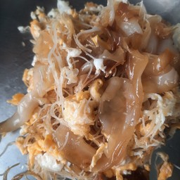 เพิ่มเส้นหมี่ผสมเส้นใหญ่คลุกไข่