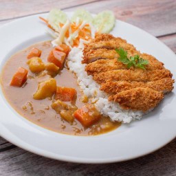 เจเปคตามสั่ง ข้าวแกงกะหรี่ หมูคลุกฝุ่น กะเพรา