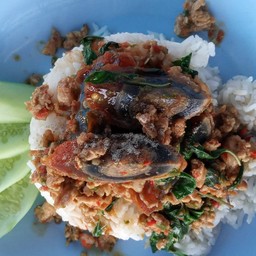 ผัดกะเพราไข่เยี่ยวม้า