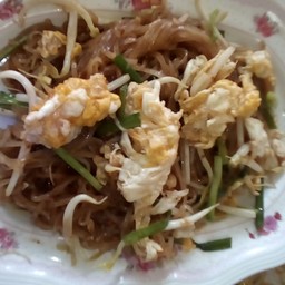 ผัดไทยเส้นจันทน์