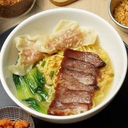 บะหมี่เกี๊ยวหมูแดง