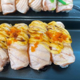 แซลมอนสดซอสไข่เค็ม