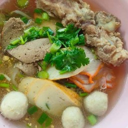 เฮง เฮง ก๋วยเตี๋ยว 30 เมตร