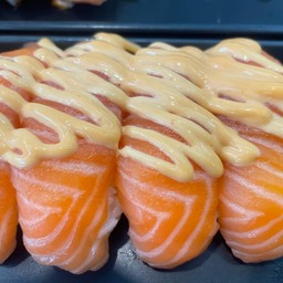 แซลมอนสดซอสสไปซี่