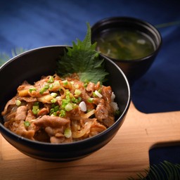 ข้าวหน้าหมูซีอิ้ว+มิโซะซุป