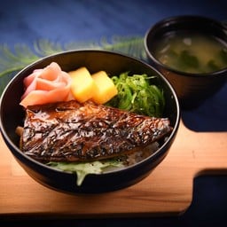 ข้าวหน้าซะบะย่างเกลือ+มิโซะซุป