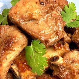ซี่โครงหมูทอดกระเทียม