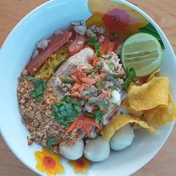 ก๋วยเตี๋ยวต้มยำรวมหมูแห้ง