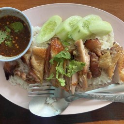 เจ๊แมวข้าวหมูแดงหมูกรอบ2