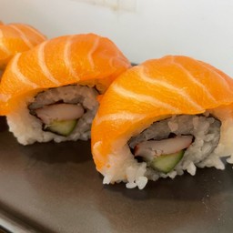 แซลมอนโรล