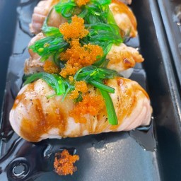 แซลม่อนเบิร์นยำสาหร่าย