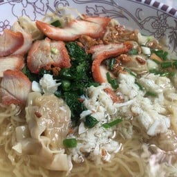 บะหมี่เกี๊ยว+ปู+หมูแดง น้ำ(พิเศษ)