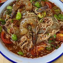 ยำขนมจีนแซ่บ ซอยบ่อนไก่ สาขา2 ยำแซ่บ น้องเนย