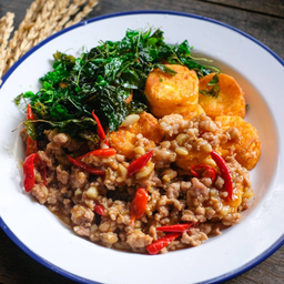 กะเพราหมูสับเต้าหู้ไข