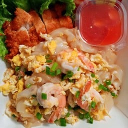 ก๋วยเตี๋ยวคั่วกุ้ง+ไก่ทอด