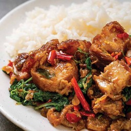 ผัดเครื่องแกงราดข้าว