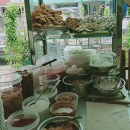 ก๋วยเตี๋ยวหมูริมคลองมะนาว